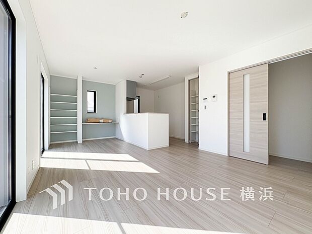 和やかで洗練された空間の演出。寛ぎとコミュニケーションを育む居心地のよい場所。