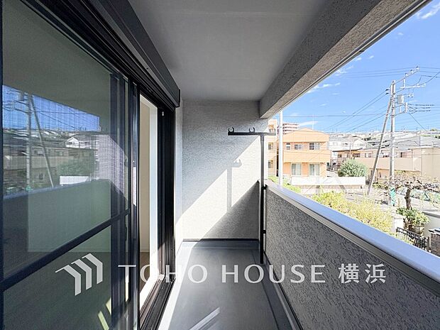 心地よい陽射しや暖かな風を楽しむことが出来るバルコニー。