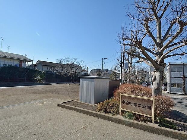 本宿町第二公園　210m　公園内にはカラフルな遊具や砂場などがあり、気持ちの良い木陰でのんびり過ごせる公園です。 