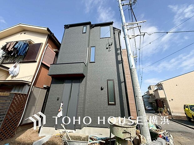 爽やかな青空の下に贅沢なほどに降り注ぐ陽光、豊かな居住性と、クオリティが見事に調和した住空間。