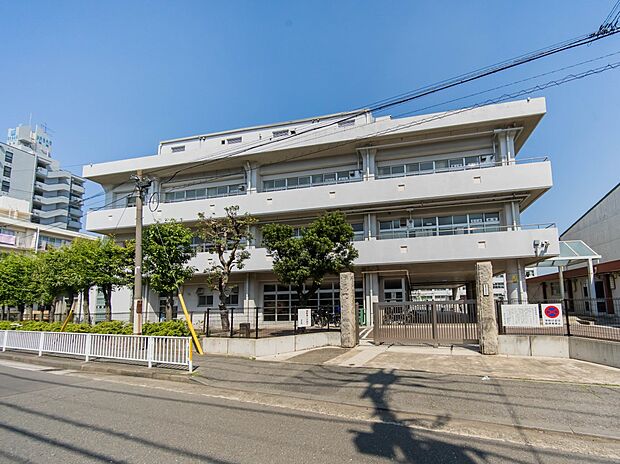 横浜市立生麦小学校 130m