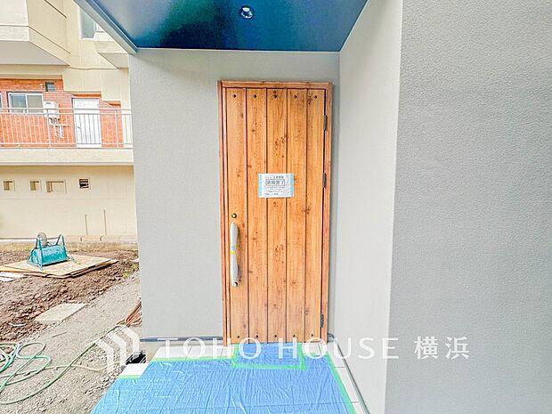 お住まいの顔となる玄関。住まう方のプライドを満たすクオリティを備えています。 