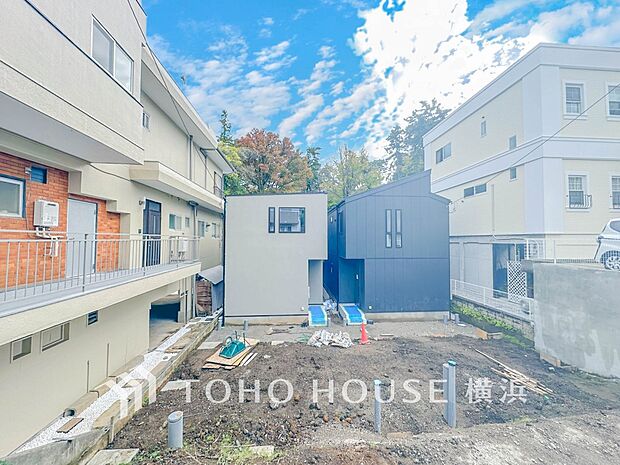 十分な広さのカースペースは、お車2台分の広さがあります。