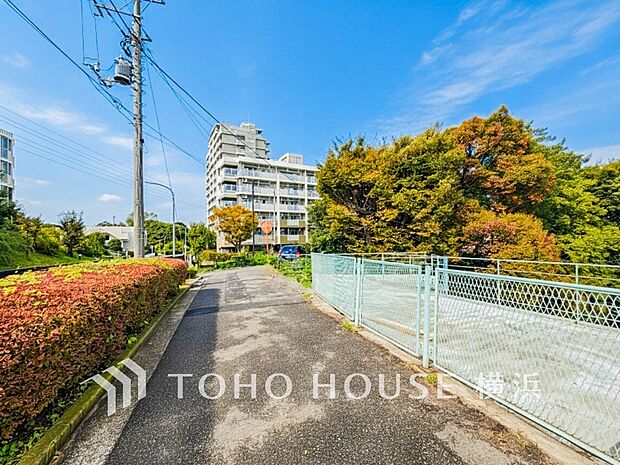 穏やかな住環境で子育てファミリーにもおすすめです。(2025年11月撮影)