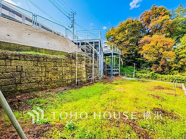 暖かな陽光と爽やかな風がハーモニーを奏でる上質な空間を愉しむ暮らし。（2025年11月撮影）（B棟）