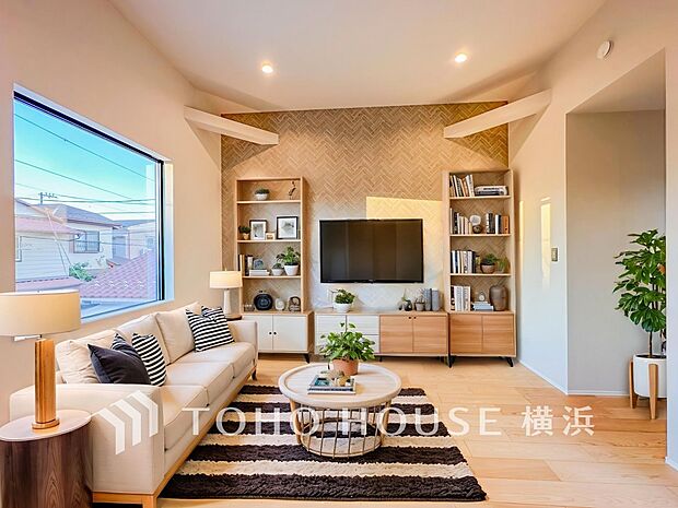 寛ぎとコミュニケーションを育む居心地のよい場所。（家具・装飾品はAI加工です）