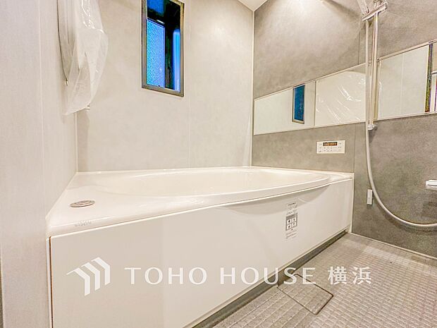 すっきりとした清潔感が感じられ、心身をリフレッシュできる寛ぎを深めてくれるスペースです。