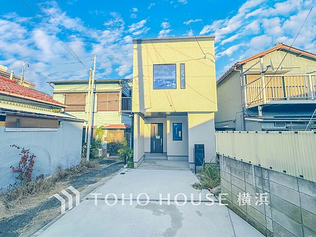 爽やかな青空の下に贅沢なほどに降り注ぐ陽光、豊かな居住性と、クオリティが見事に調和した住空間。