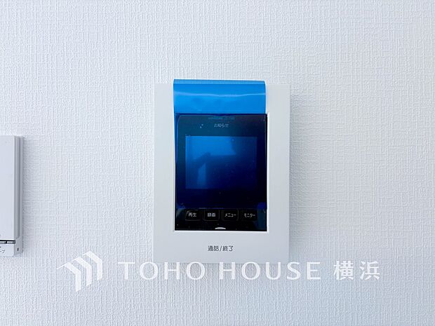 誰が来てもわかる様にモニター付きインターホンを設置。快適と安らぎを合わせた優しい設計。 