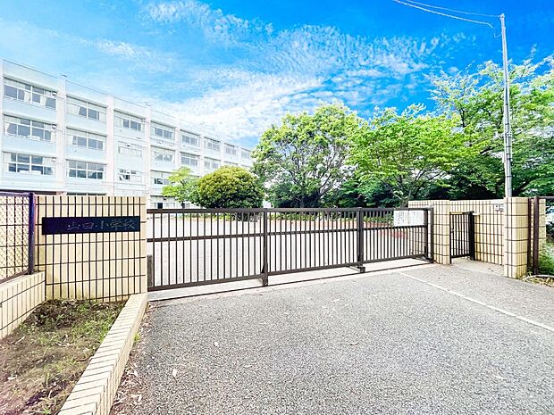 横浜市立東山田小学校　850m　 