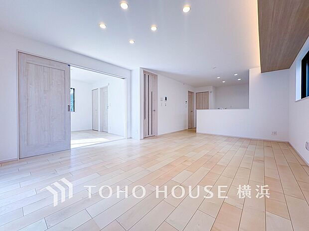 話に夢中になりすぎて、ついつい時を忘れてしまう。そんな束の間の幸せを感じさせてくれる場所。