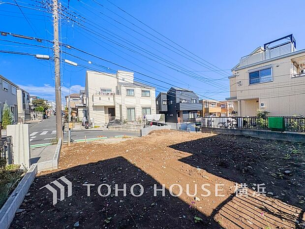 良質な環境に暮らす永住の邸がここに誕生します。（2025年11月撮影）