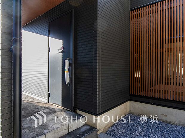 デザイン性の高いエントランスは、住む方のプライドを満たすクオリティ。