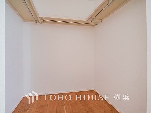 ウォークインクローゼットは家族みんなの衣類が収納できるよう広めに設計。