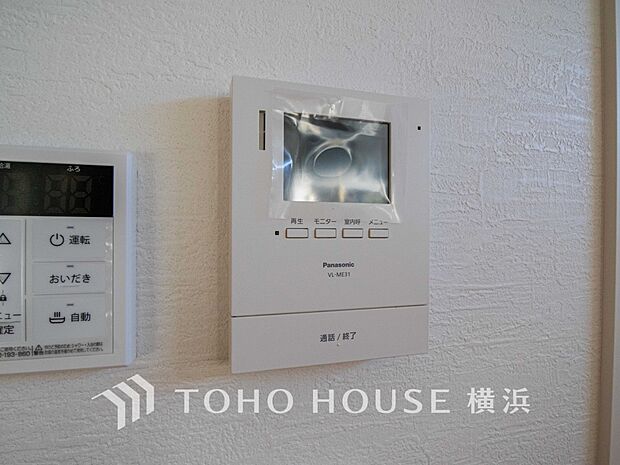 誰が来てもわかる様にモニター付きインターホンを設置。快適と安らぎを合わせた優しい設計。 
