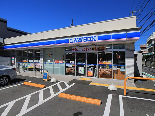 ローソン横浜東久保町店 450m 近くにあるとちょっとした買い物に便利ですね。