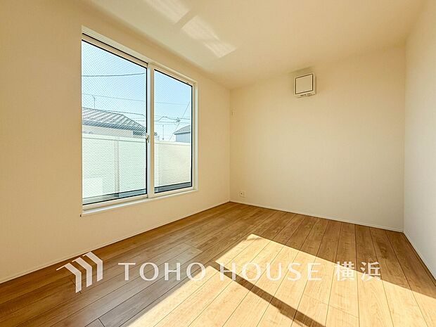 心地よい光と風があふれています。プライベートな自分時間を快適に過ごせるお部屋。