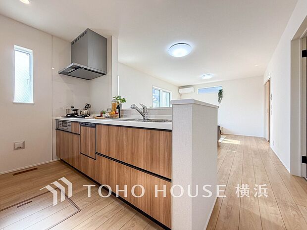 対面キッチンでリビングのご家族と会話を楽しみながらお料理できます。