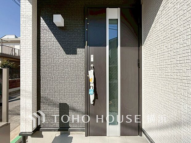 デザイン性の高いエントランスは、住む方のプライドを満たすクオリティ。
