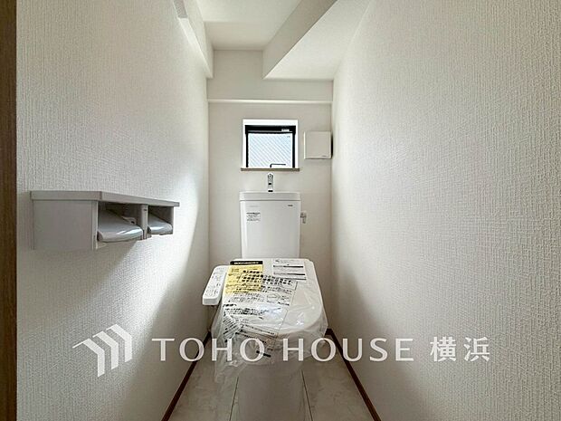 換気と明るさに配慮した、清潔感溢れるトイレ。落ち着いた空間で安らぎのひとときをお過ごしいただけます。