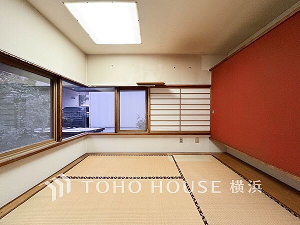 畳の香りに癒され、和の空間を感じることのできる落ち着きある一部屋です。