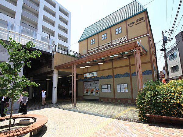 東急東横線「反町」駅　640m　「横浜」駅へはわずか1駅1分。「渋谷」駅へは「菊名」駅で特急に乗り換えて約29分。