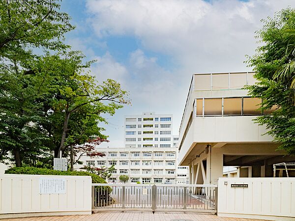 横浜市立二谷小学校　870m　
