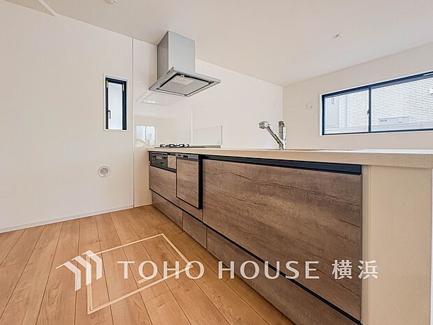 美味しいお料理も楽しいお喋りもキッチンを中心に広がります。