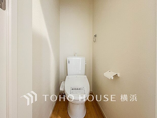 換気と明るさに配慮した、清潔感溢れるトイレ。