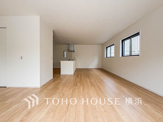 光と風があふれる開放的なリビングダイニングには自然と家族みんなが集まってきます。