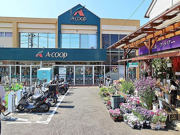 A・コープ中田店 700m 精肉・生鮮野菜は国産にこだわって品揃えするスーパー。