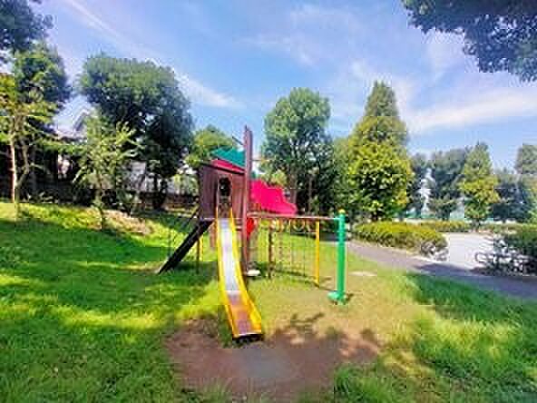 踊場公園　700m　こどもログハウス（ニャンパク砦）がある公園。木のぬくもりを感じながら自由に遊べる施設です。 