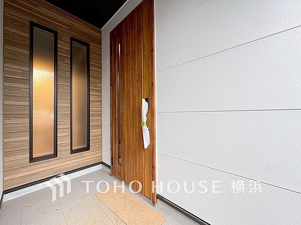 お住まいの顔となる玄関。住まう方のプライドを満たすクオリティを備えています。