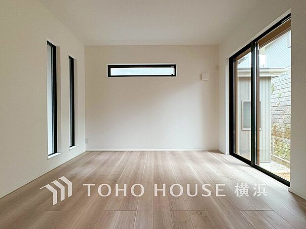 通風・採光にも優れ、心地よい光と風があふれています。プライベートな自分時間を快適に過ごせるお部屋。