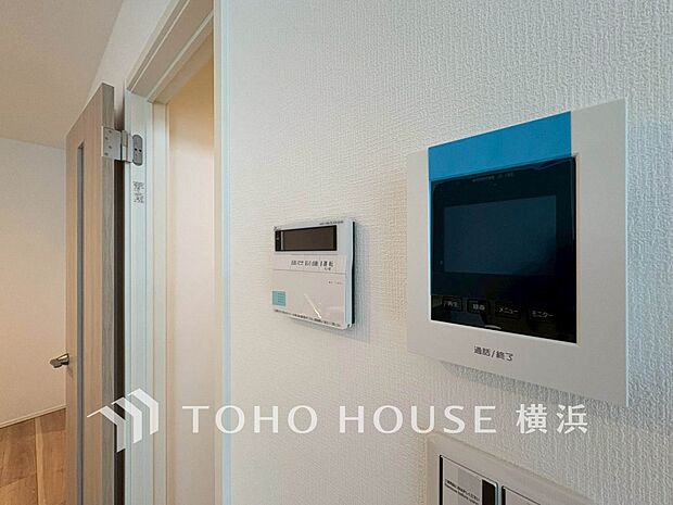 誰が来てもわかる様にモニター付きインターホンを設置。快適と安らぎを合わせた優しい設計。