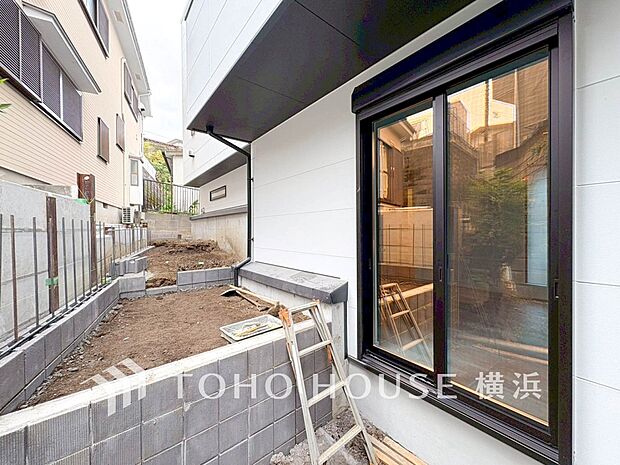 毎日の暮らしの中に癒しを与えてくれるお庭スペース。