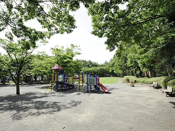 洋光台駅前公園　500m　遊びながら宇宙や科学を学べる「はまぎんこども宇宙科学館」室内で遊べる「こどもログハウス」を併設。
