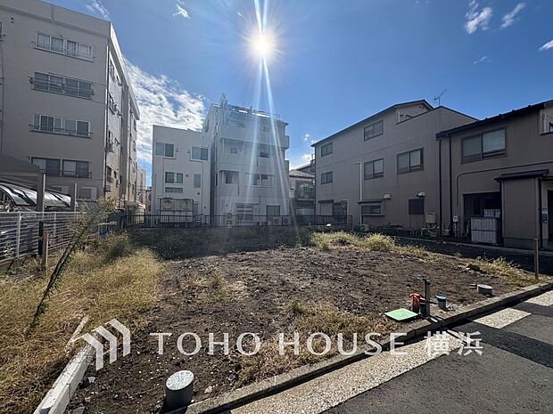 表現された空間は豊かな光と風を纏い、暮らしの時間を豊かにしてくれます。（2025年11月撮影）