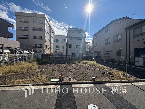 表現された空間は豊かな光と風を纏い、暮らしの時間を豊かにしてくれます。（2025年11月撮影）