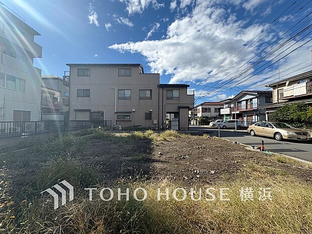 暖かな陽光と爽やかな風がハーモニーを奏でる上質な空間を愉しむ暮らし。（2025年11月撮影）