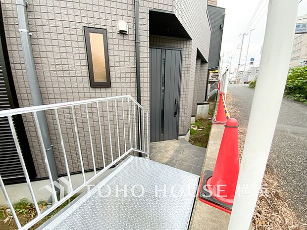 デザイン性の高いエントランスは、住む方のプライドを満たすクオリティ。