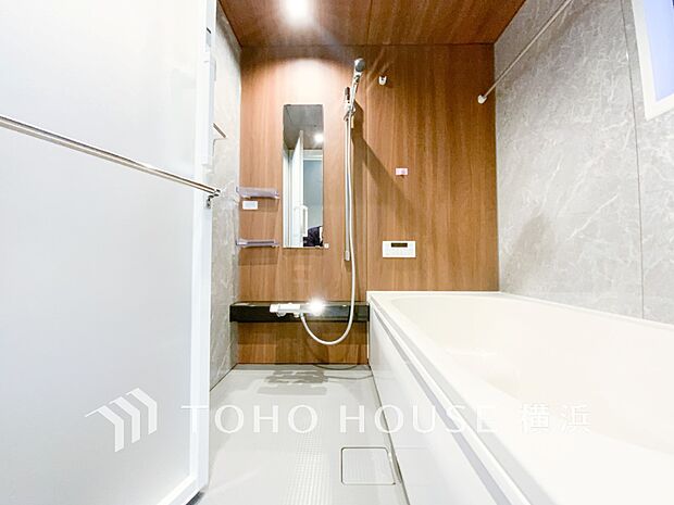 すっきりとした清潔感が感じられ、心身をリフレッシュできる寛ぎを深めてくれるスペースです。