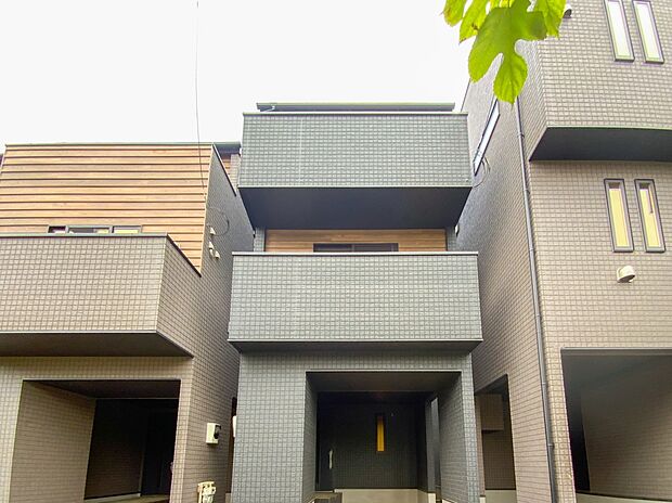 時間のゆとりと空間、爽やかな陽光がもたらす光と風を贅沢なまでに感じる暮らしが始まります。