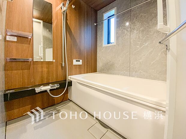 すっきりとした清潔感が感じられ、心身をリフレッシュできる寛ぎを深めてくれるスペースです。