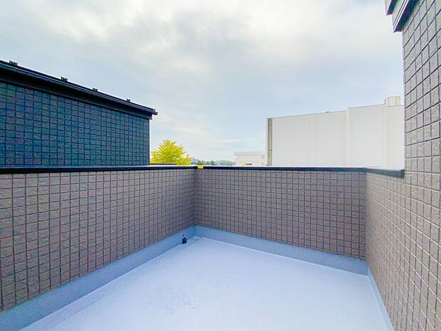 お部屋にも爽やかな風と暖かく柔らかな日差しが差し込み、毎日の暮らしを豊かに彩ります。