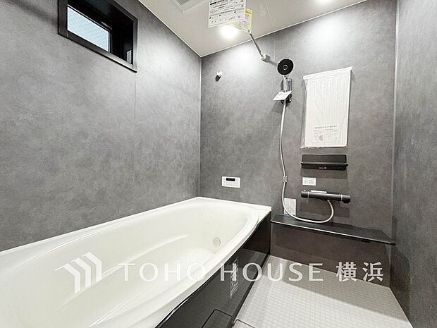 一日の疲れが癒される優雅な時間を堪能できるゆとりあるバスルームです。