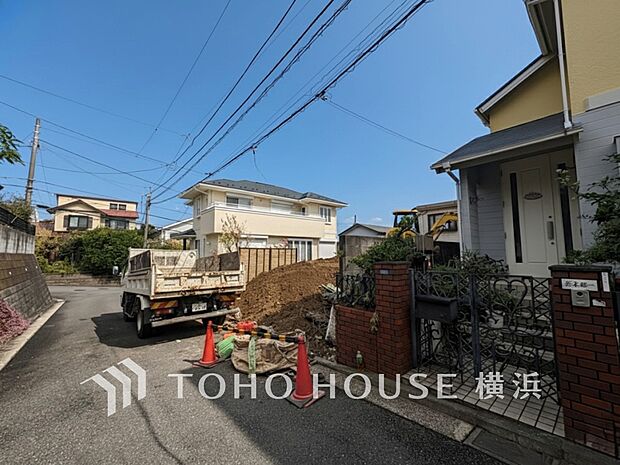 子育て環境、生活利便に優れた住環境に立地し、ゆとりある生活が送れます。