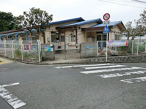 西柴保育園 850m 園舎は温かみのある木造です。周囲には自然も多く、とても良い環境のアットホームな保育園。