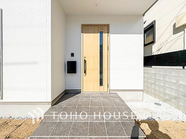 お住まいの顔となる玄関。住まう方のプライドを満たすクオリティを備えています。