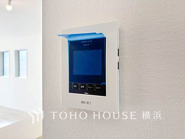 誰が来てもわかる様にモニター付きインターホンを設置。快適と安らぎを合わせた優しい設計。